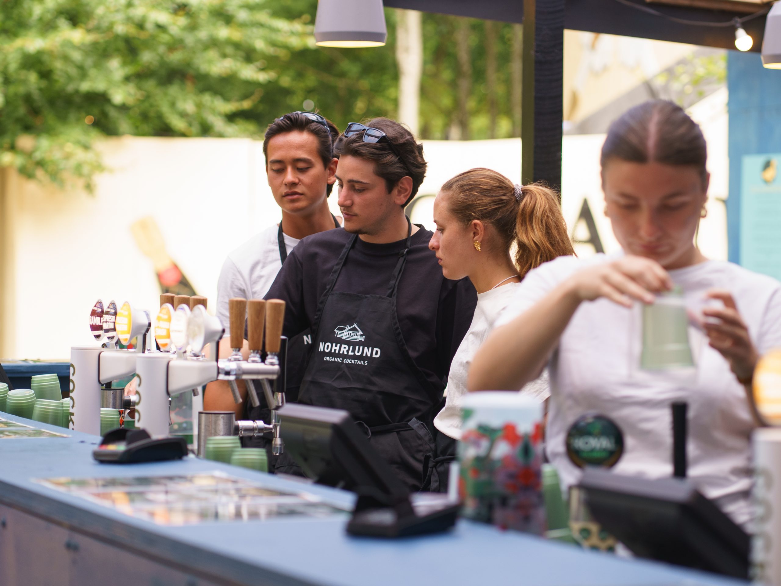 Bartender Bar Kurven 1